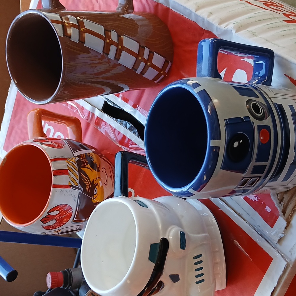 A Collection of 4 Star Wars Mugs selling as 1PIECE